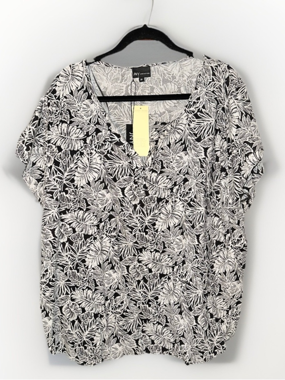 Jones New York Black & White Floral V-Neck Blouse